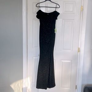 Beautiful black sparkle  evening gown in size medium with tags